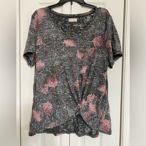 Maurices knot-front 24/7 short sleeved shirt. XXL, worn 1x. Gray/pink.